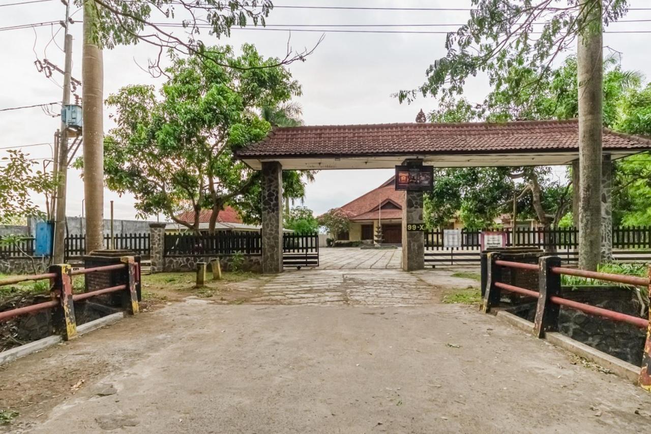 מלון מאלאנג Reddoorz Syariah Near Gor Ken Arok מראה חיצוני תמונה