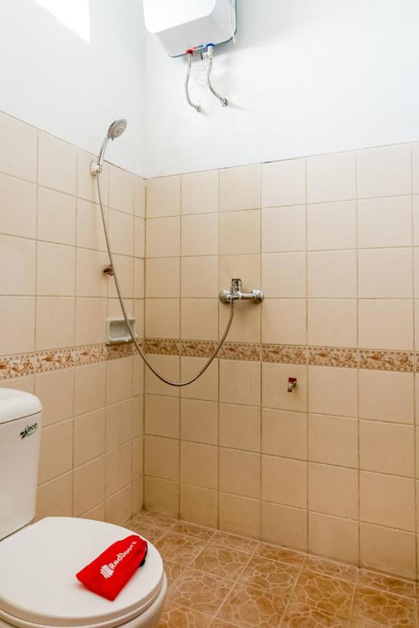 מלון מאלאנג Reddoorz Syariah Near Gor Ken Arok מראה חיצוני תמונה